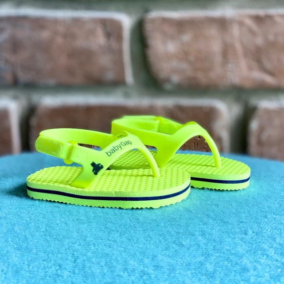 0-3M Gap Neon Yellow Sandals - Picture 2 of 8